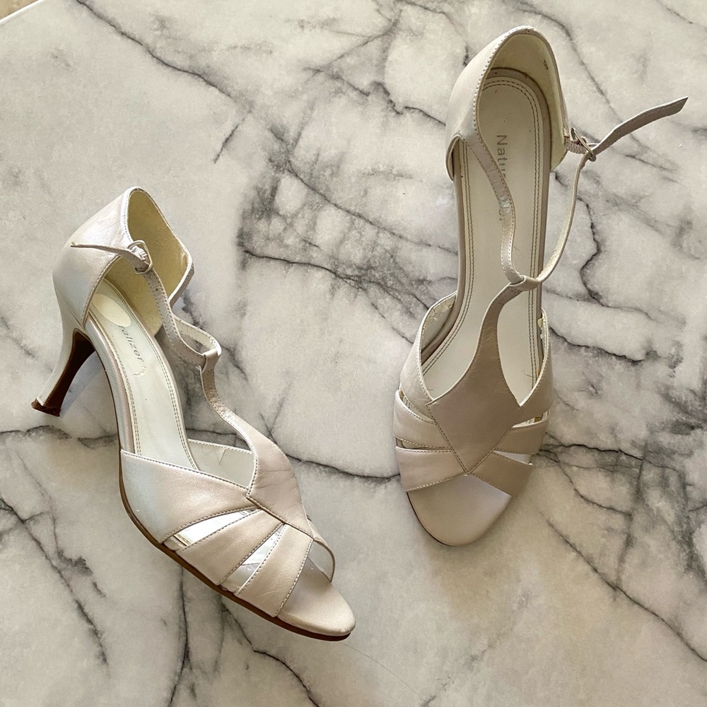 NATURALIZER Genuine Leather Vintage Open Toe Heels